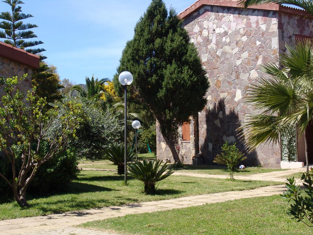 Il Gabbiano Hotel Chia Kültér fotó